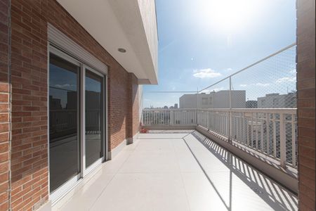 Apartamento à venda com 341m², 4 quartos e 6 vagas Apartamento à venda com 341m², 4 quartos e 6 vagasVaranda da Suite 2 e 3