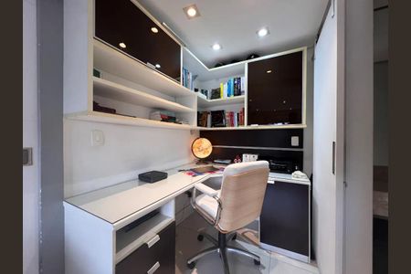 Apartamento à venda com 128m², 3 quartos e 3 vagas Apartamento à venda com 128m², 3 quartos e 3 vagasEscritório