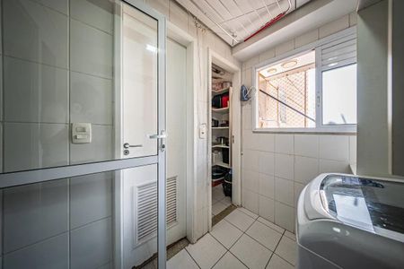 Apartamento à venda com 128m², 3 quartos e 3 vagas Apartamento à venda com 128m², 3 quartos e 3 vagasÁrea de serviço