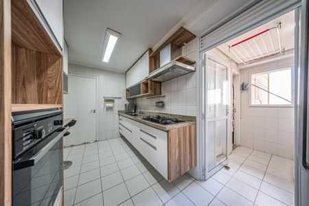 Apartamento à venda com 128m², 3 quartos e 3 vagas Apartamento à venda com 128m², 3 quartos e 3 vagasÁrea de serviço