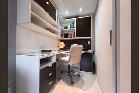 Apartamento à venda com 128m², 3 quartos e 3 vagas Apartamento à venda com 128m², 3 quartos e 3 vagasEscritório