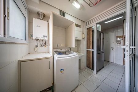 Apartamento à venda com 128m², 3 quartos e 3 vagas Apartamento à venda com 128m², 3 quartos e 3 vagasÁrea de serviço