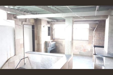 Casa à venda com 3 quartos, 93m² em Vila Zat, São Paulo