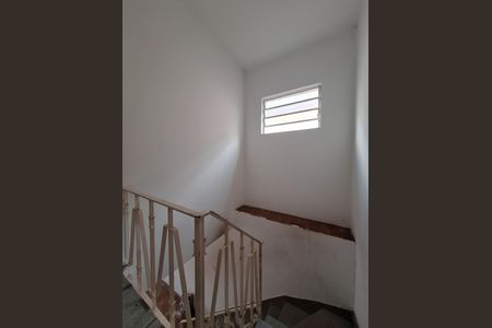 Casa para alugar com 90m², 2 quartos e 1 vaga Casa para alugar com 90m², 2 quartos e 1 vagaHall escadas