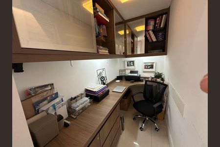 Apartamento à venda com 202m², 3 quartos e 4 vagasEscritório