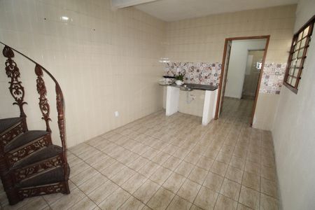 Casa para alugar com 60m², 2 quartos e 2 vagasSala / Cozinha