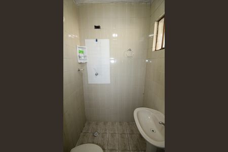 Casa para alugar com 60m², 2 quartos e 2 vagasBanheiro da Suíte 1