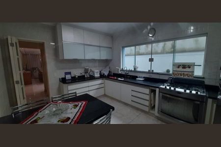 Foto 01 de casa à venda com 4 quartos, 220m² em Vila Lucia, São Paulo