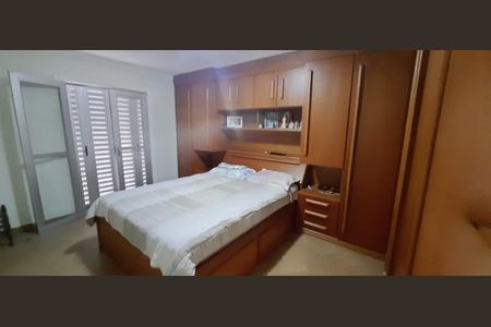 Foto 01 de casa à venda com 4 quartos, 220m² em Vila Lucia, São Paulo