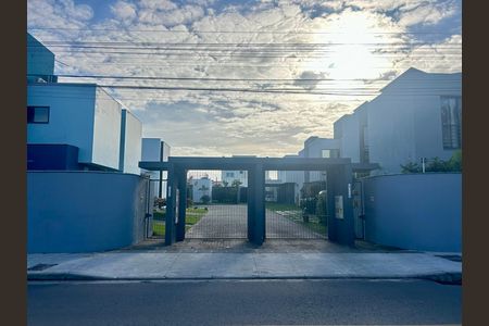 Casa de condomínio para alugar com 190m², 3 quartos e 3 vagas Casa de condomínio para alugar com 190m², 3 quartos e 3 vagasFachada