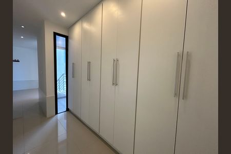 Casa de condomínio para alugar com 190m², 3 quartos e 3 vagas Casa de condomínio para alugar com 190m², 3 quartos e 3 vagasSuíte closet
