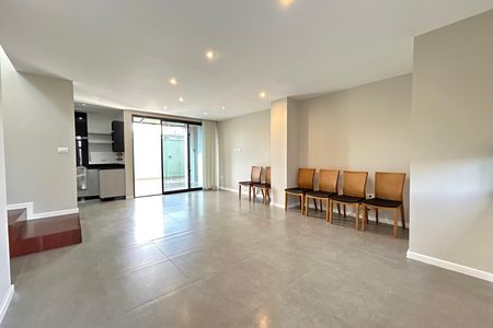 Casa de condomínio para alugar com 190m², 3 quartos e 3 vagas Casa de condomínio para alugar com 190m², 3 quartos e 3 vagasSala