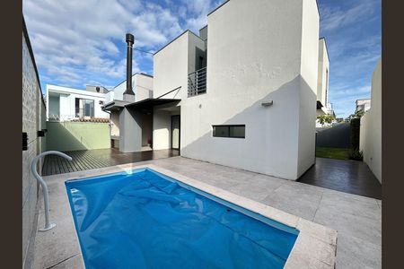 Casa de condomínio para alugar com 190m², 3 quartos e 3 vagas Casa de condomínio para alugar com 190m², 3 quartos e 3 vagasPiscina