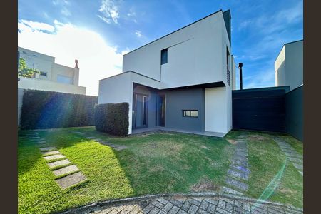 Casa de condomínio para alugar com 190m², 3 quartos e 3 vagas Casa de condomínio para alugar com 190m², 3 quartos e 3 vagasFachada