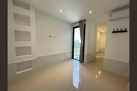 Casa de condomínio para alugar com 190m², 3 quartos e 3 vagas Casa de condomínio para alugar com 190m², 3 quartos e 3 vagasSuíte