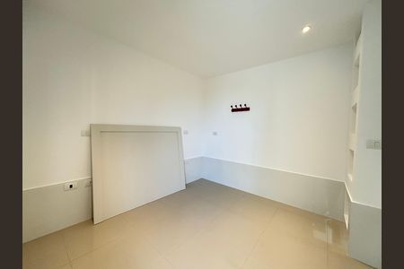 Casa de condomínio para alugar com 190m², 3 quartos e 3 vagas Casa de condomínio para alugar com 190m², 3 quartos e 3 vagasSuíte