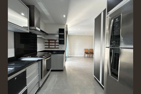 Casa de condomínio para alugar com 190m², 3 quartos e 3 vagas Casa de condomínio para alugar com 190m², 3 quartos e 3 vagasCozinha