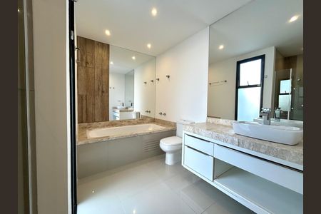 Casa de condomínio para alugar com 190m², 3 quartos e 3 vagas Casa de condomínio para alugar com 190m², 3 quartos e 3 vagasBanheiro suíte