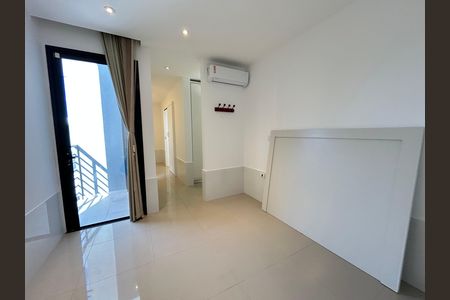 Casa de condomínio para alugar com 190m², 3 quartos e 3 vagas Casa de condomínio para alugar com 190m², 3 quartos e 3 vagasSuíte