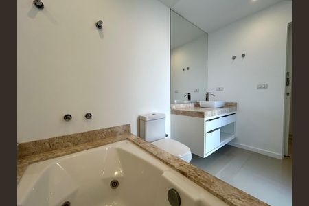 Casa de condomínio para alugar com 190m², 3 quartos e 3 vagas Casa de condomínio para alugar com 190m², 3 quartos e 3 vagasBanheiro suíte