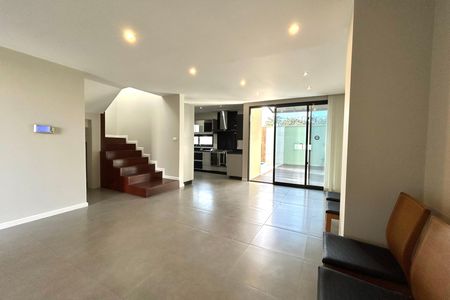 Sala de casa de condomínio para alugar com 3 quartos, 190m² em Campeche, Florianópolis