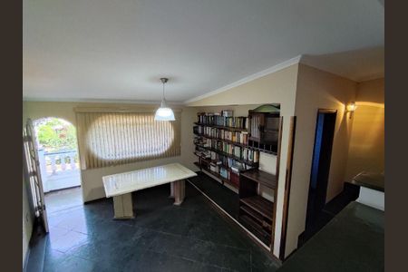Casa à venda com 5 quartos, 210m² em Jardim Peri Peri, São Paulo