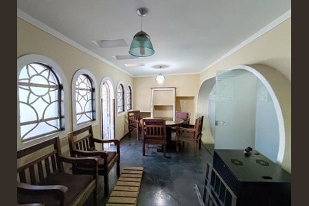 Casa à venda com 5 quartos, 210m² em Jardim Peri Peri, São Paulo