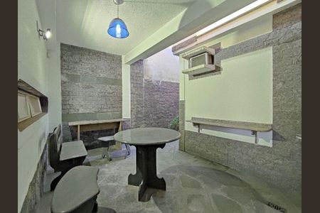 Casa à venda com 5 quartos, 210m² em Jardim Peri Peri, São Paulo