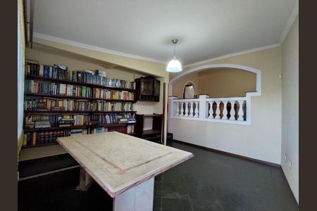 Casa à venda com 210m², 5 quartos e 4 vagas
