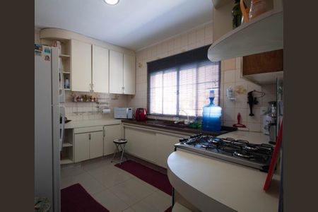 Casa à venda com 5 quartos, 200m² em Jardim Olympia, São Paulo