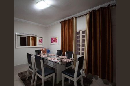 Casa à venda com 5 quartos, 200m² em Jardim Olympia, São Paulo