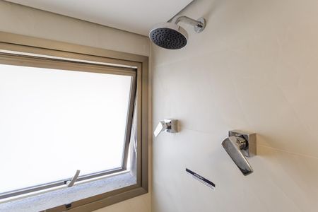 Banheiro de kitnet/studio à venda com 1 quarto, 28m² em Indianópolis, São Paulo