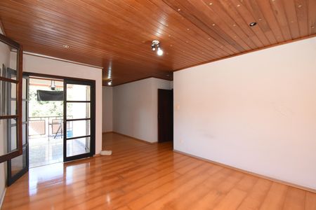 Casa à venda com 242m², 3 quartos e 2 vagasSuíte