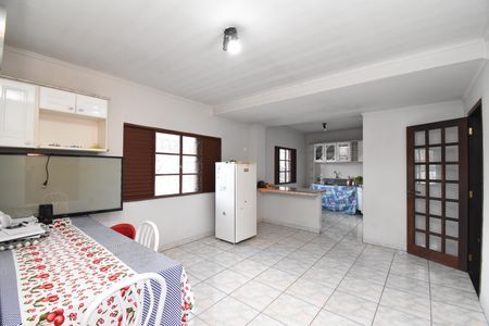 Casa à venda com 242m², 3 quartos e 2 vagasCozinha e Sala de jantar