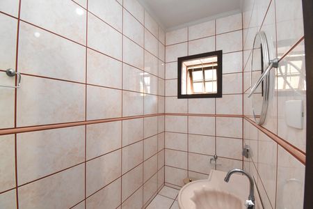 Casa à venda com 242m², 3 quartos e 2 vagasLavabo