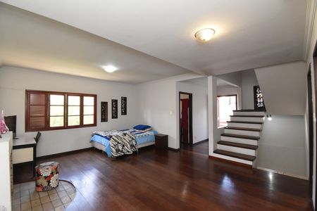 Sala de casa à venda com 3 quartos, 242m² em Pilarzinho, Curitiba