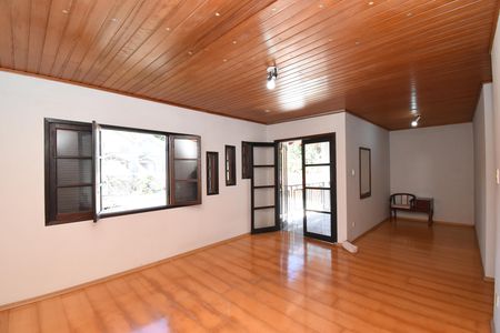 Casa à venda com 242m², 3 quartos e 2 vagasSuíte