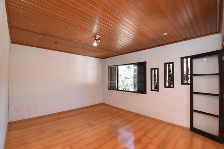 Casa à venda com 242m², 3 quartos e 2 vagasSuíte