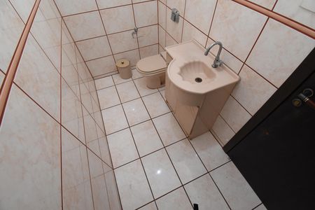 Casa à venda com 242m², 3 quartos e 2 vagasLavabo