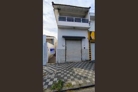 Casa para alugar com 190m², 3 quartos e 1 vaga Casa para alugar com 190m², 3 quartos e 1 vagaFachada