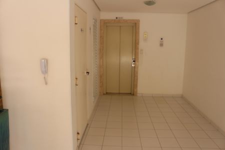 Apartamento para alugar com 69m², 2 quartos e 2 vagasHall social