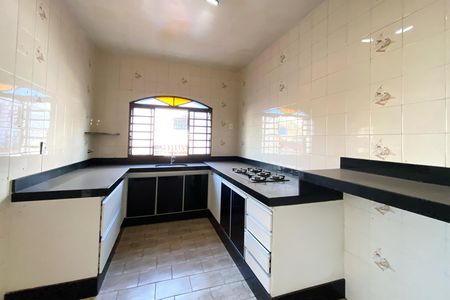 Casa à venda com 545m², 5 quartos e 4 vagas Casa à venda com 545m², 5 quartos e 4 vagasCozinha