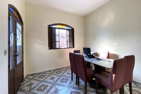 Casa à venda com 545m², 5 quartos e 4 vagas Casa à venda com 545m², 5 quartos e 4 vagasCasa 2 - Sala