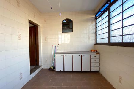 Casa à venda com 545m², 5 quartos e 4 vagas Casa à venda com 545m², 5 quartos e 4 vagasÁrea de Serviço
