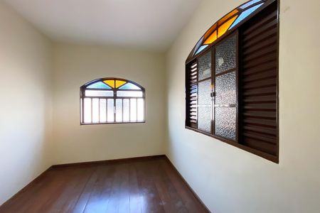 Casa à venda com 545m², 5 quartos e 4 vagas Casa à venda com 545m², 5 quartos e 4 vagasQuarto 3