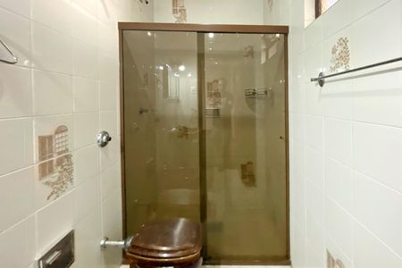 Casa à venda com 545m², 5 quartos e 4 vagas Casa à venda com 545m², 5 quartos e 4 vagasBanheiro 2