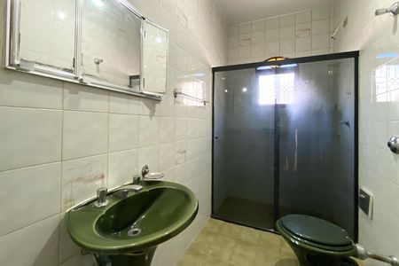 Casa à venda com 545m², 5 quartos e 4 vagas Casa à venda com 545m², 5 quartos e 4 vagasBanheiro