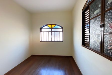 Casa à venda com 545m², 5 quartos e 4 vagas Casa à venda com 545m², 5 quartos e 4 vagasQuarto 3
