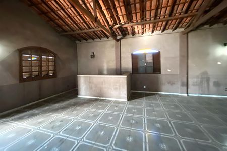 Casa à venda com 545m², 5 quartos e 4 vagas Casa à venda com 545m², 5 quartos e 4 vagasSalão de Festa