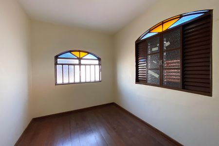 Casa à venda com 545m², 5 quartos e 4 vagas Casa à venda com 545m², 5 quartos e 4 vagasQuarto 2